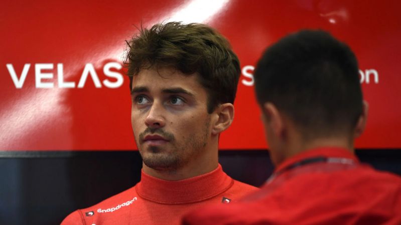 «Им не нужно спрашивать гонщика, что он хочет делать», — эксперт F1 о возможных проблемах доверия между Ferrari и Шарлем Леклером.