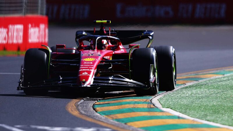 Сайнс опережает напарника по Ferrari Леклера на первой тренировке Гран-при Австралии