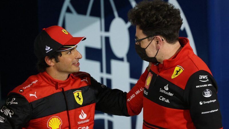 Бинотто говорит, что продление контракта с Сайнсом является ключом к стабильности Ferrari, поскольку он поддерживает испанца, чтобы он восстановился после недавних ошибок