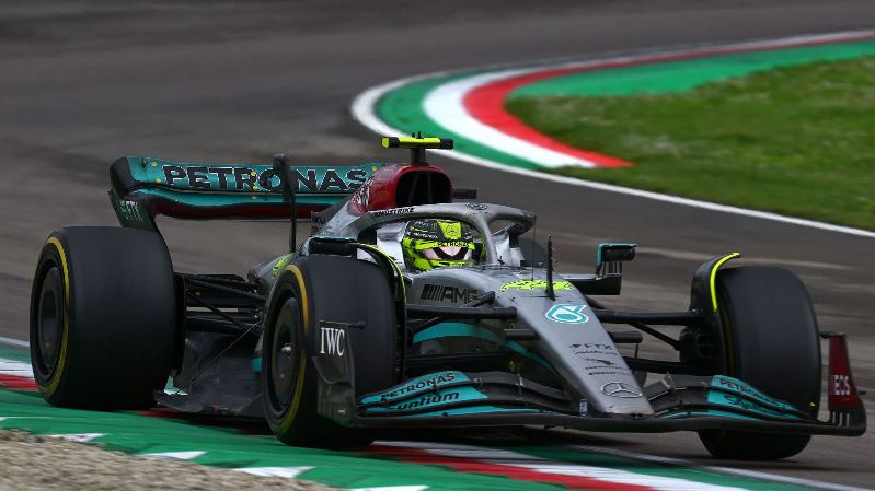 «Это непривычно для многих парней в команде», — бывший чемпион мира Формулы-1 говорит, что Mercedes «иногда нужно проигрывать»