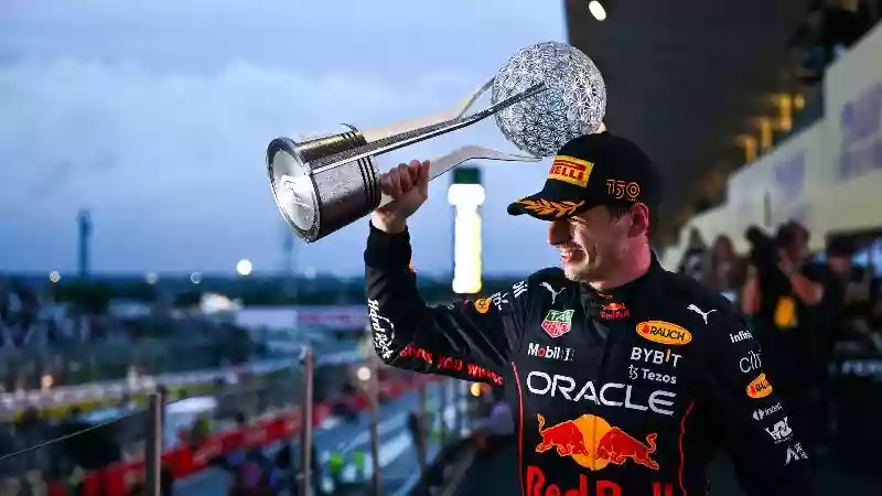 Могут ли гонщики Формулы-1 забирать свои трофеи после победы в Гран-при?
