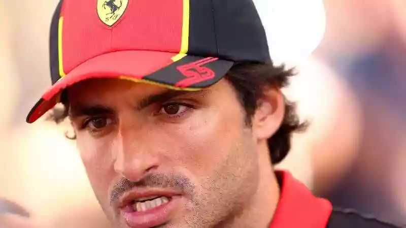 Переговоры о контракте между Карлосом Сайнcем и «Ferrari» сталкиваются с трудностями по мере приближения сезона Формулы-1 2024 года.