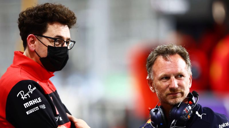 Бывший гонщик Формулы-1 оценивает преимущество Red Bull над Ferrari в битве за титул чемпиона Формулы-1 в 2022 году