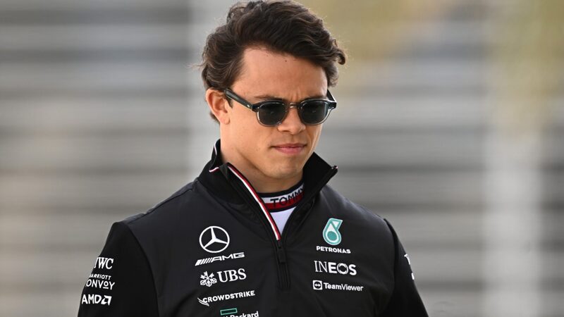 Резервный пилото Де Врис будет управлять Mercedes вместо Хэмилтона на FP1 Гран-при Франции.