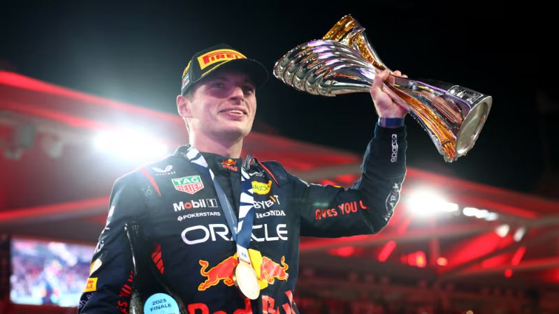 Эмоциональный Ферстаппен хвалит Red Bull за невероятный сезон после 19-й победы в году в Абу-Даби