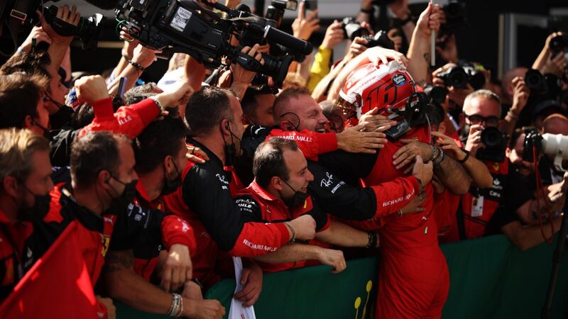 ФАКТЫ И СТАТИСТИКА: Три обгона Ферстаппена приводят Леклерка к первой победе Ferrari в Австрии с 2003 года