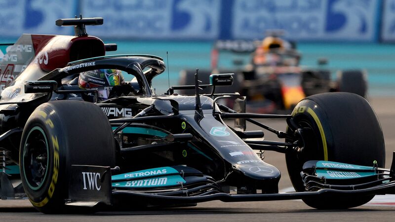 FIA отклонила протест Mercedes по поводу предполагаемого обгона автомобиля безопасности Максом Ферстаппеном в Абу-Даби