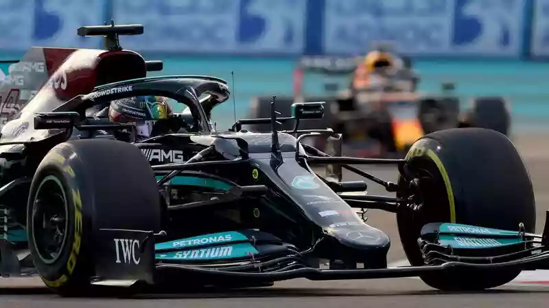 FIA отклонила протест Mercedes по поводу предполагаемого обгона автомобиля безопасности Максом Ферстаппеном в Абу-Даби