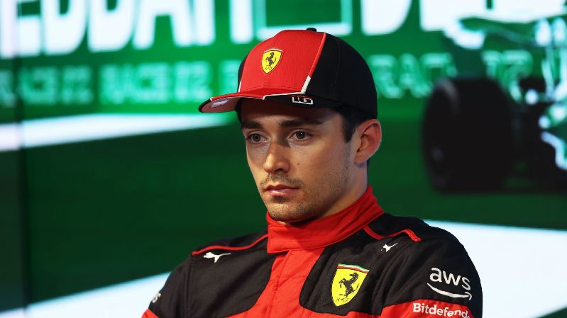 «Шарль Леклерк немного потерял веру в Ferrari», — говорит бывшей чемпион мира Формулы-1