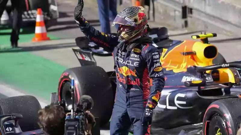 Бывший босс Renault о том, что делает доминирование Red Bull более впечатляющим, чем Mercedes