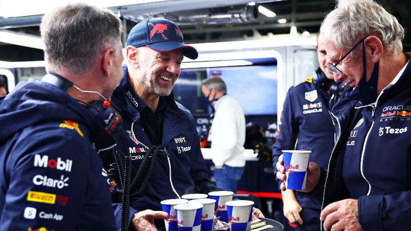 «Самый успешный дизайнер в истории Формулы-1», - 2-кратный чемпион мира приветствует Эдриана Ньюи за успешный сезон Red Bull