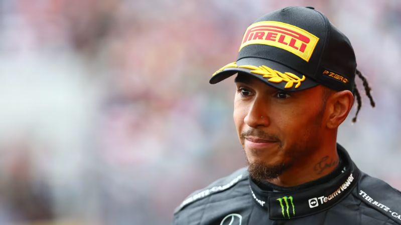 Хэмилтон подробно описывает характеристики, которые Mercedes должен улучшить, чтобы догнать Red Bull