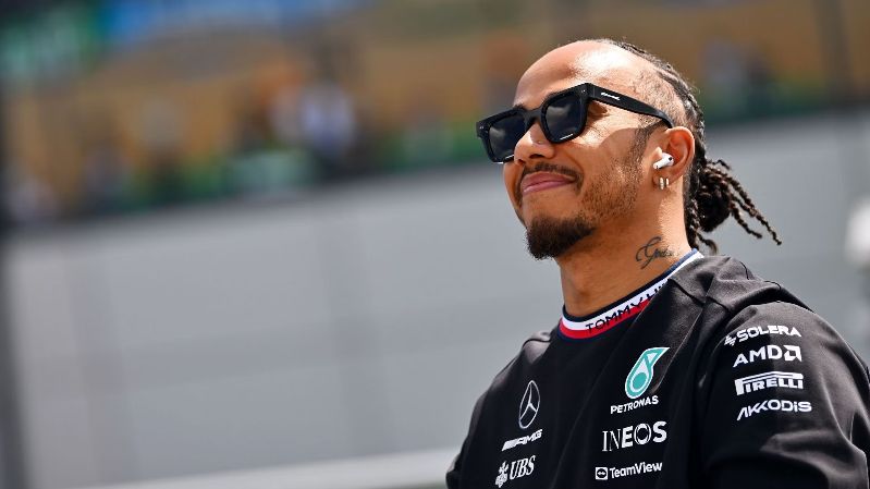 «Я вижу себя здесь через 5 лет», — Льюис Хэмилтон надеется остаться в Формуле-1, несмотря на шаткую ситуацию с контрактом в Mercedes