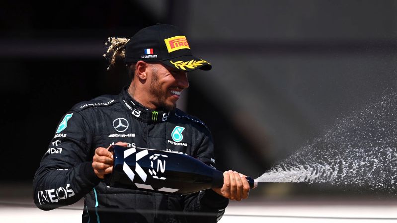 «Любой, кто выиграл 103 гонки Формулы-1 и так рад второму месту - настоящий гонщик», - бывший босс Mercedes поддерживает Льюиса Хэмилтона в стремлении выиграть Гран-при в сезоне Формулы-1 2022 года.