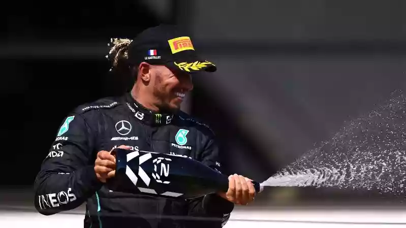 «Любой, кто выиграл 103 гонки Формулы-1 и так рад второму месту - настоящий гонщик», - бывший босс Mercedes поддерживает Льюиса Хэмилтона в стремлении выиграть Гран-при в сезоне Формулы-1 2022 года.