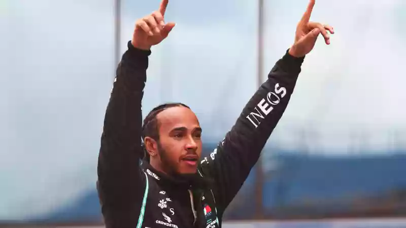 Хэмилтон оглядывается на невероятный путь в 300 гонок после того, как Mercedes наслаждается отличным результатом Гран-при Франции