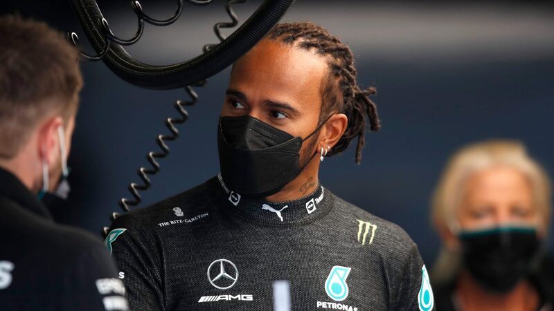 Хэмилтон получил штраф на сетке Гран-при Турции после того, как взял новый двигатель Mercedes
