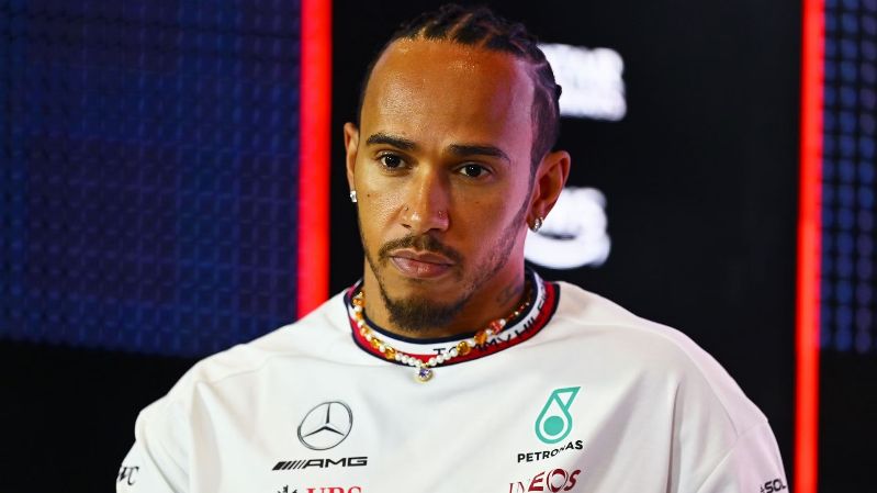 «Избалованный успехом и много жалуется», — Льюис Хэмилтон подвергся критике со стороны пилота Формулы-1 за его поведение в Mercedes