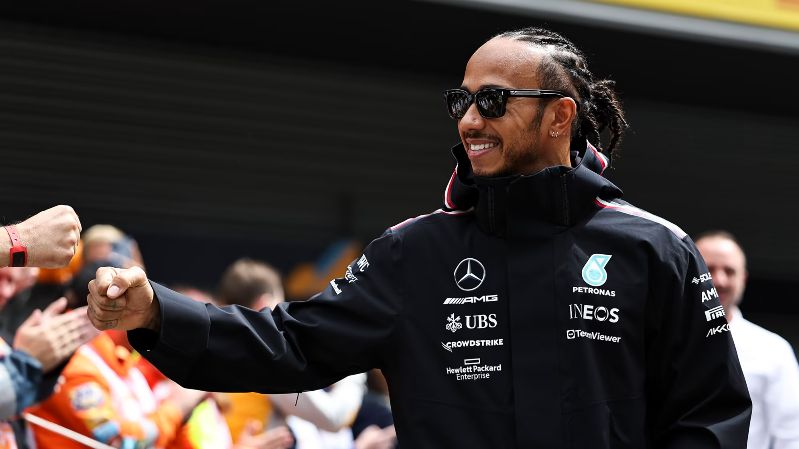 Хэмилтон подписывает новый двухлетний контракт с Mercedes, чтобы положить конец слухам о будущем в Формуле-1