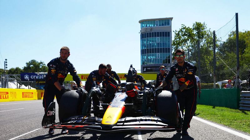 «Мы в хорошей форме», - босс Red Bull опроверг слухи о выпуске облегченного шасси на оставшуюся часть сезона.