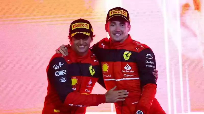 Леклерк выигрывает гонку и Ferrari делает дубль на Гран-при Бахрейна, так как оба Red Bull выбывают в конце гонки..