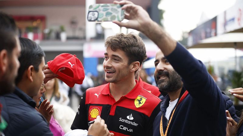 Шарль Леклер советует Ferrari игнорировать критику и сосредоточиться на предстоящей работе