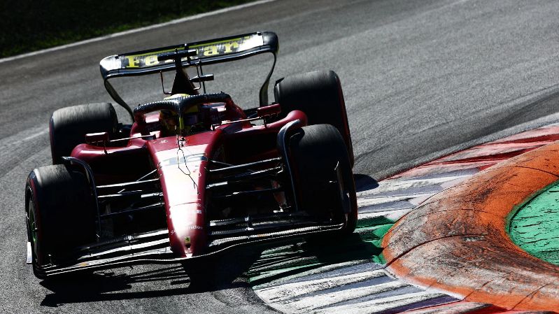 «Убедитесь, что двигатель работает правильно» - Шарль Леклерк ругается с инженером Ferrari во время Гран-при Италии Формулы-1 2022 года.