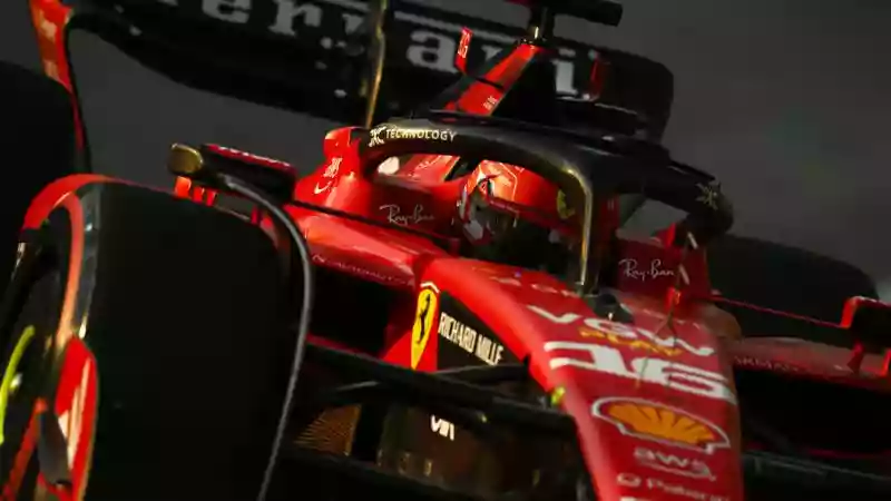 FP1: Леклер опережает Сайнса и Ferrari задают темп на первой тренировке Гран-при Сингапура