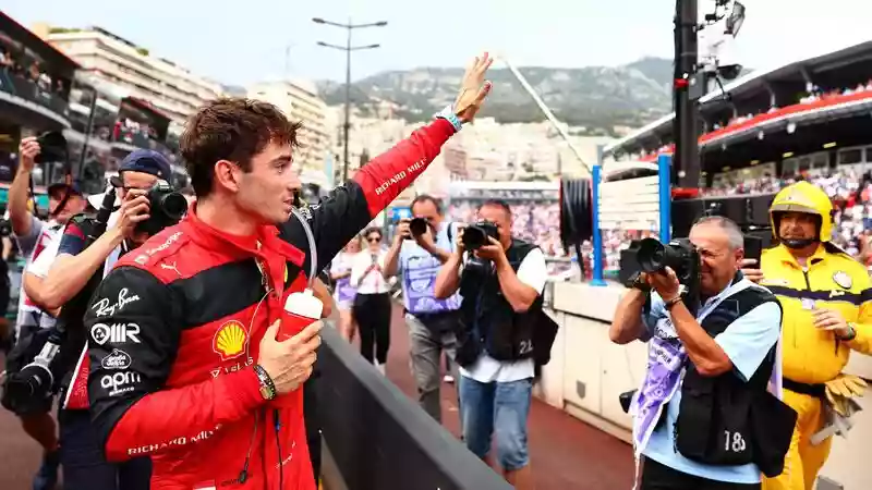 Леклер завоевал невероятный поул на домашней трассе в Монако, а  авария Сайнса-Переса привела к досрочному завершению квалификации