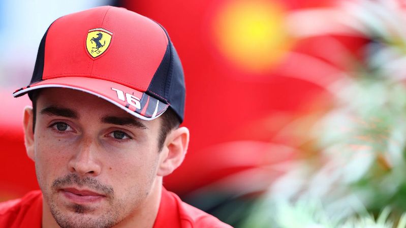 «Я ждал дождя, который так и не пошел» — Шарль Леклер обвиняет Ferrari в стратегической неудаче во время квалификации Гран-при Бразилии