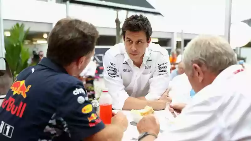 «Босс Mercedes Тото Вольфф все еще не оправился от Гран-при Абу-Даби 2021 года», - говорит Хельмут Марко