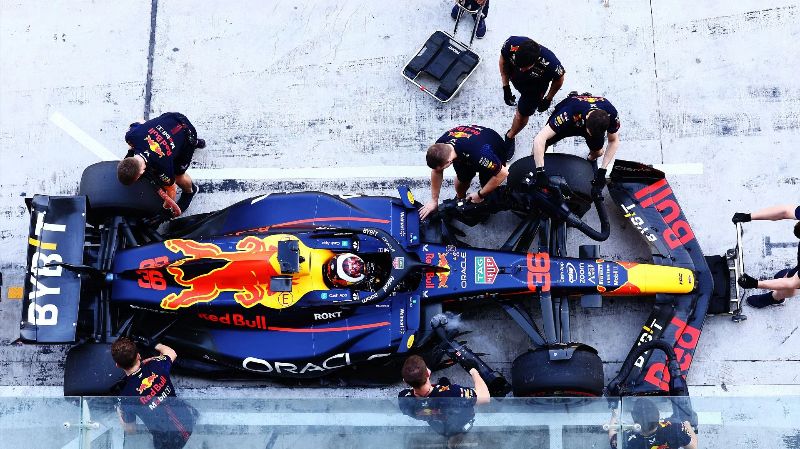 Познакомьтесь с Эмми Джонс, первая женщина-механик в команде «Red Bull Racing».