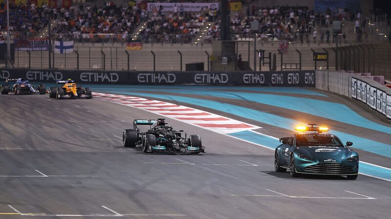 Mercedes подали протесты по поводу результатов Гран-при Абу-Даби.