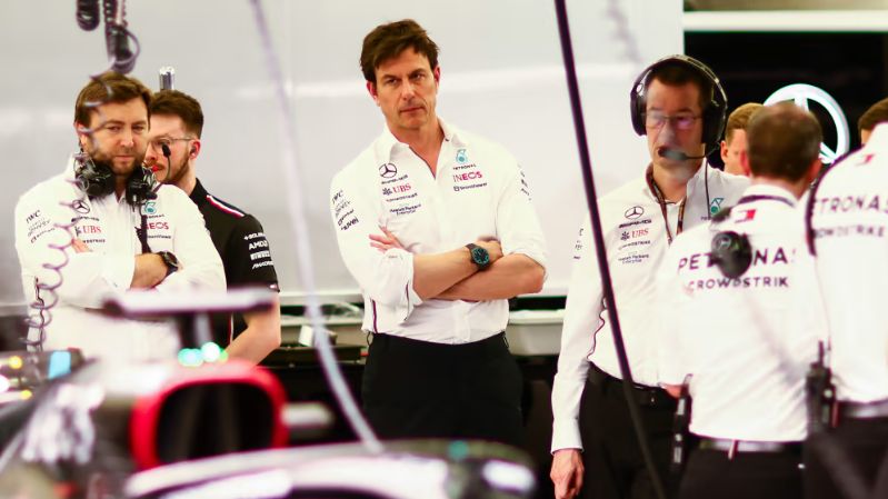 «Нам доказали, что мы ошибались», — Вольфф дает откровенную оценку концепции Mercedes