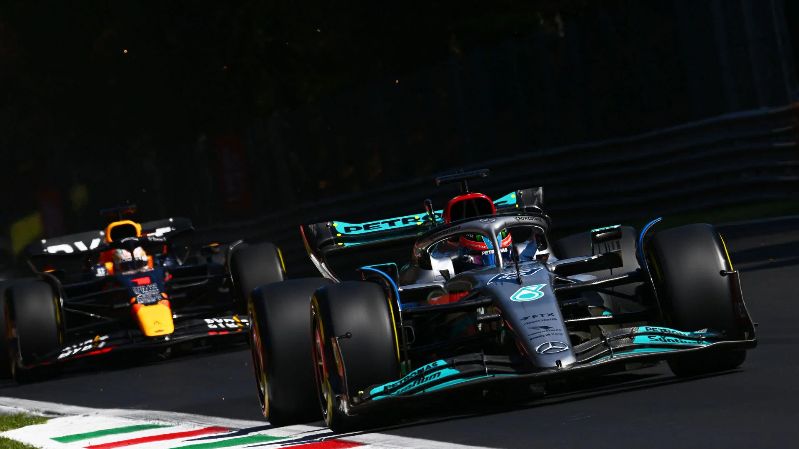 «Они собираются сделать копию Red Bull в следующем году», - бывший гонщик Формулы-1 предсказывает планы Mercedes на сезон 2023 года
