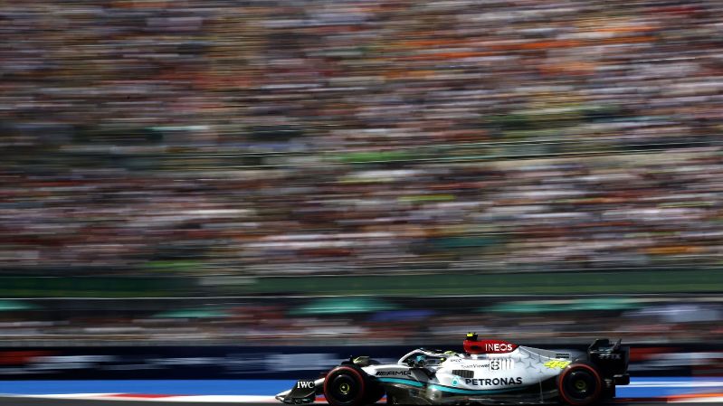 «Никогда не сдаваться это путь к успеху», — утверждает Льюис Хэмилтон после того, как помог Mercedes добиться лучших результатов в квалификации сезона на Гран-при Мексики.