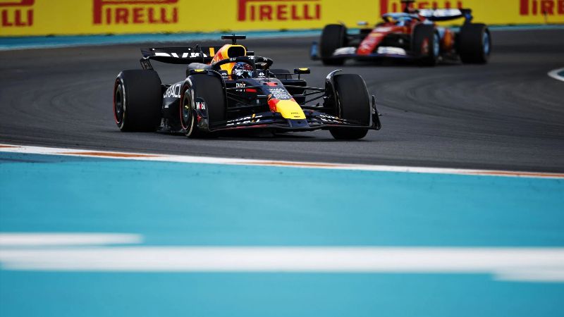 Эксперт Формулы-1 считает, что новые правила могут быть отложены на пару лет из-за того, что соперники догоняют Red Bull.