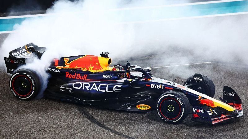 «Он будет выглядеть точно так же, как предыдущий автомобиль», - Макс Ферстаппен дал намек на ливрею болида «Red Bull» для Формулы-1 в 2024 году.