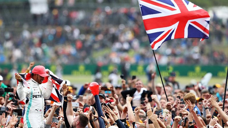 Сильверстоун подписали десятилетнее продление контракта на проведение Британского Гран-при, которое является домашней гонкой Льюиса Хэмилтона.