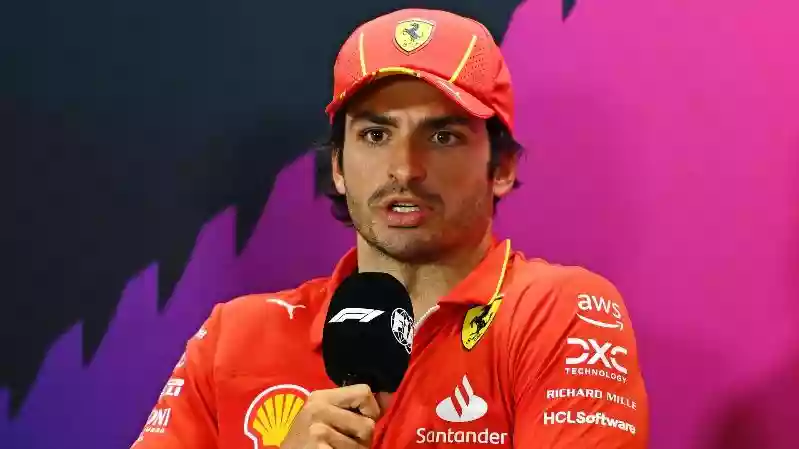 «Ситуация теперь совершенно иная», - Карлос Сайнс размышляет о том, почему «Ferrari» не продлили с ним контракт и вместо этого подписали Льюиса Хэмилтона