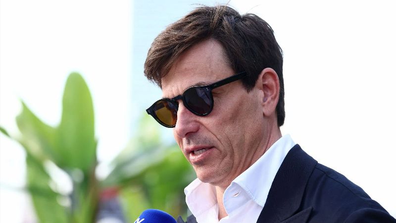 «Я бы так не сказал», - Тото Вольфф не согласен с заявлением руководителя Red Bull о возможном переходе Макса Ферстаппена в Mercedes