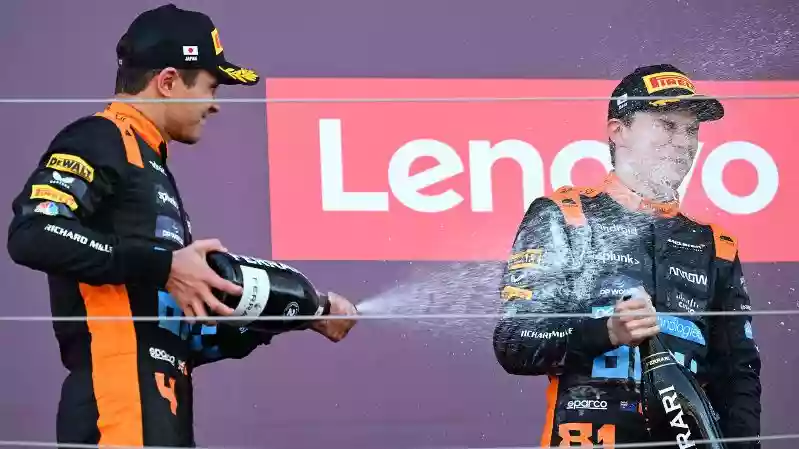 Норрис рад невероятному прогрессу, а McLaren завоевывают свой первый двойной подиум в сезоне