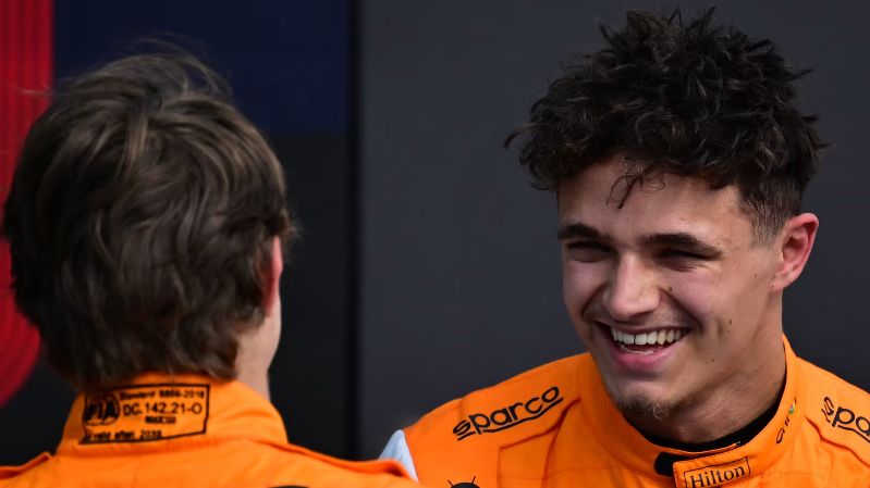 Норрис безумно рад второму месту в квалификации, а напарник Пиастри поддерживает его на «ракете» McLaren
