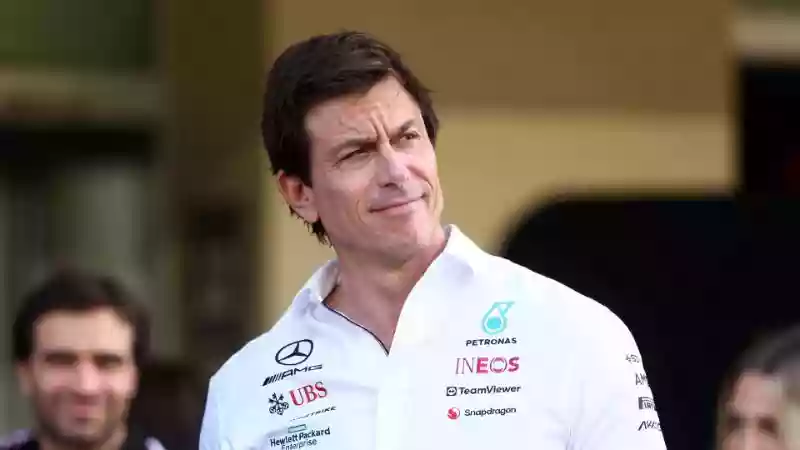 «С учётом шансов, это будет очень сложно», - руководитель команды «Mercedes» признает, что вероятность догнать «Red Bull» невелика.