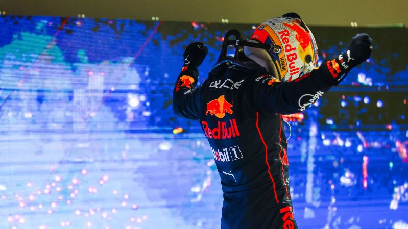 «Я отдал все ради победы сегодня», - Серхио Перес оценивает победу в Гран-при Сингапура в 2022 году как свое лучшее выступление