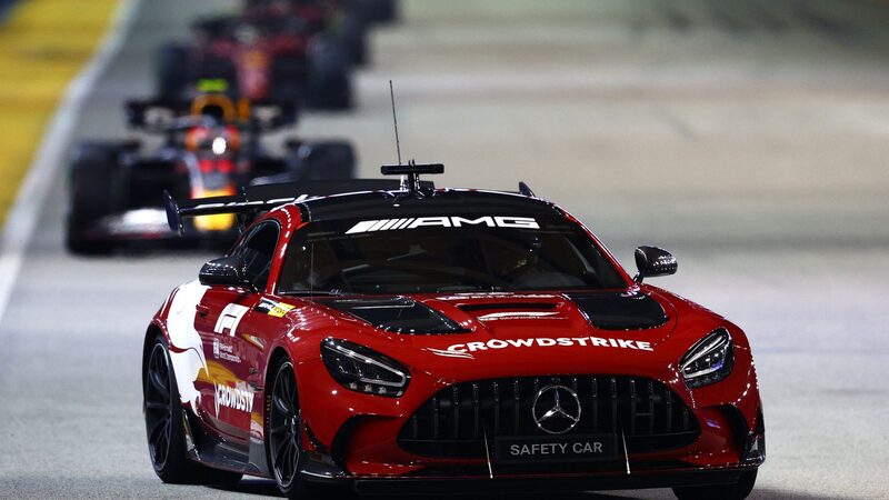 Перес получил 5-секундный штраф после гонки за нарушение правил автомобиля безопасности, но удерживает победу на Гран-при Сингапура