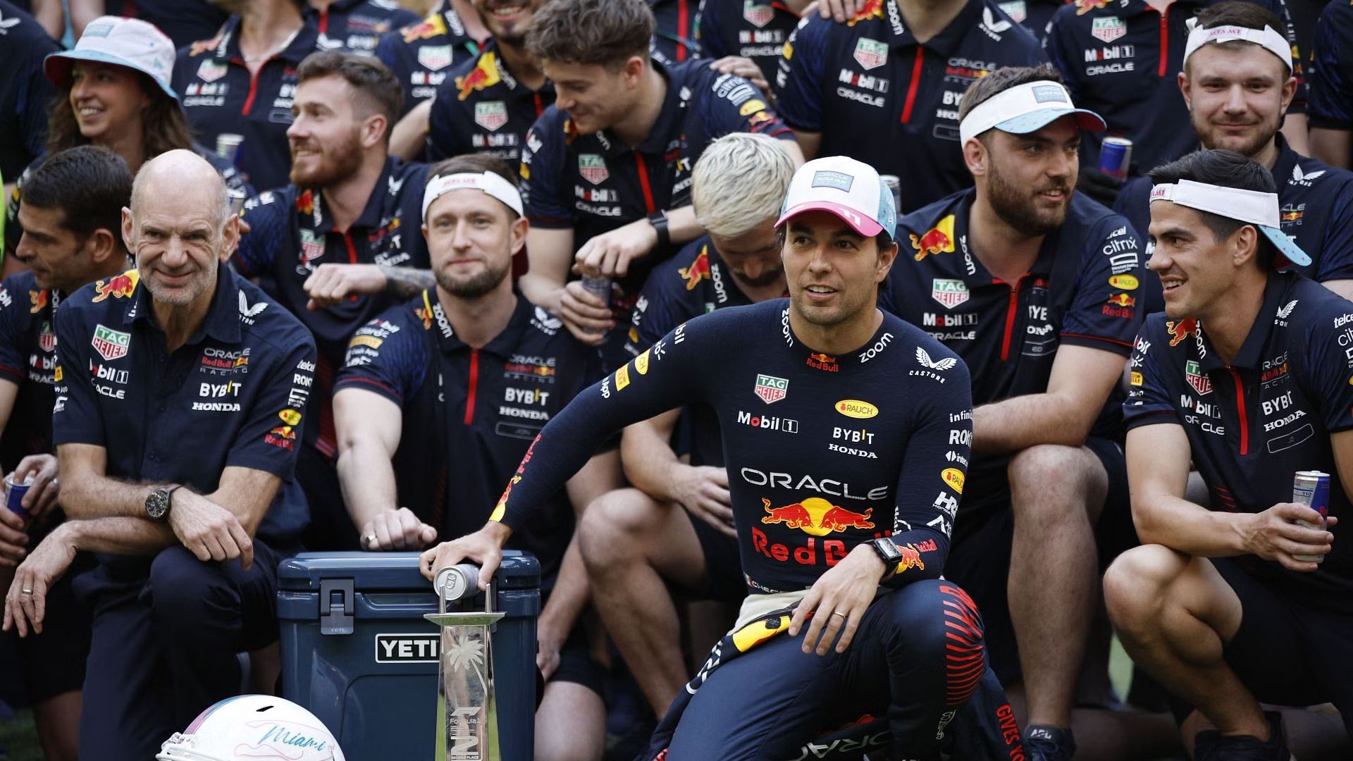 «Он идеальный номер два», — эксперт Формулы-1 считает, что успех Серхио Переса в Red Bull может ускорить их планы по продаже AlphaTauri