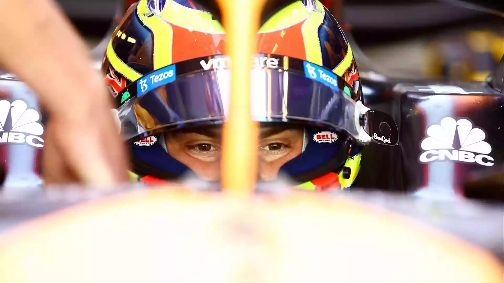 «Говорят, он лучший молодой талант» — эксперт Формулы-1 предсказывает, что этому гонщику-дебютанту придется нелегко в сезоне 2023 года