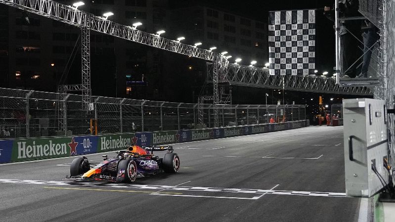 «Red Bull испытывает небольшое давление», - эксперт Формулы-1 считает, что соперники сокращают отставание от действующего чемпиона