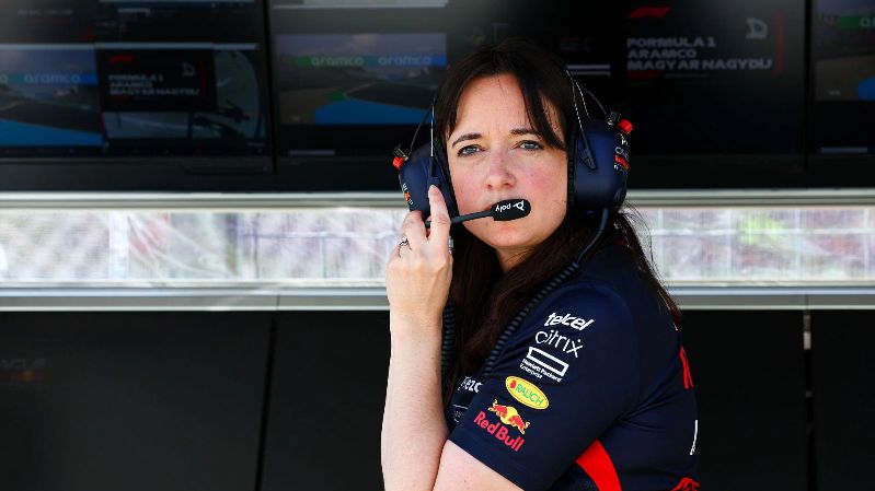 Инженер Red Bull Ханна Шмитц стала жертвой ужасных онлайн-оскорблений после гран-при Нидерландов